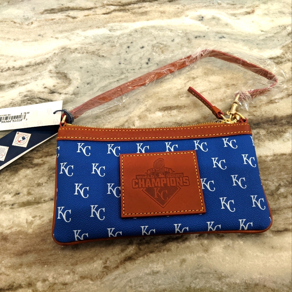 Dooney and Burke Kansas City Royals World Serie Clutch 2015